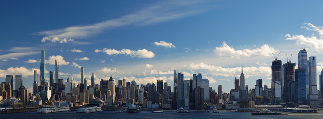 The New York Manhattan skyline and the hudson river as seen from weehawken new jersey on a winter day - obrazy, fototapety, plakaty