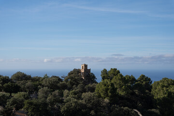 Fototapeta na wymiar Tower on the cliff in Mallorca