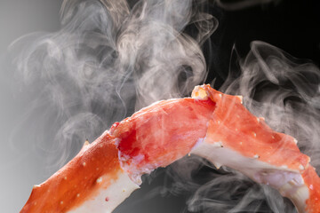 茹で上がったタラバガニ © Tsuboya