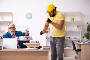 Young male courier delivering pizza to the office