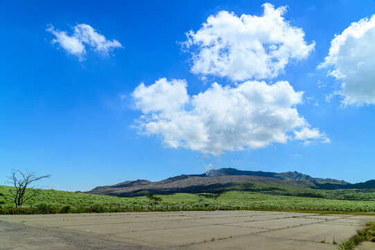 6 790 Best 新緑 背景 緑 山 Images Stock Photos Vectors Adobe Stock