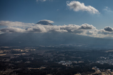 富士山をパラグライダーから空撮。井の頭エリアにて