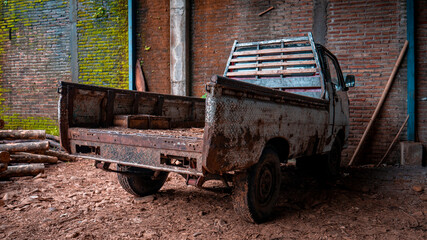 Obraz premium old rusty truck