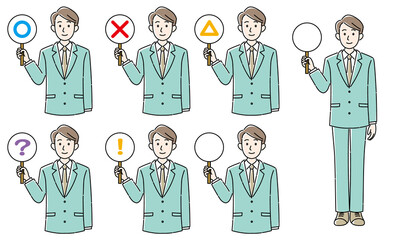 プラカートで質問に回答する男性