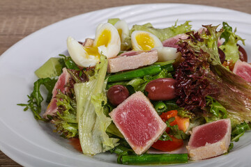 Nicoise salad with roasted tuna