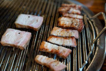 한국식 돼지 삼겹살 바베큐