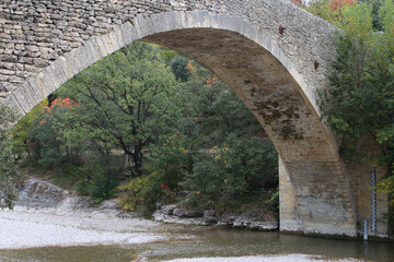 Pont des trois rivières Entrechaux Vaucluse