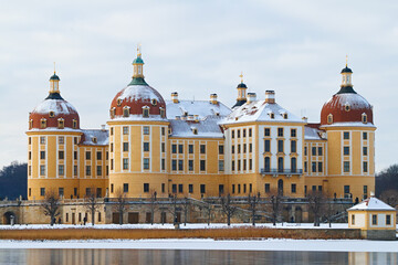 Fototapeta na wymiar Moritzburg Castle in winter