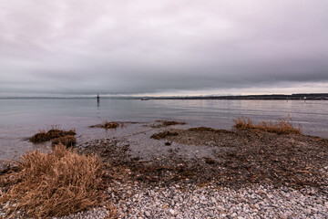 Aben am winterlichen Bodensee bei Konstanz