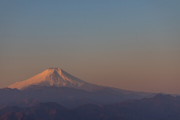 Fototapeta premium 陣馬山頂から朝焼けの富士