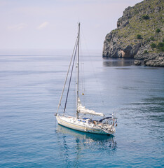 turqouise water sailing boat on the sea