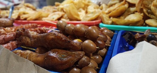 Dinner, on sidewalks sold on the roadside or angkringan 