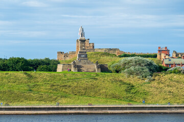 Fototapeta premium Cuthbert Collingwood Monument an der Mündung der Tyne bei Newcastle