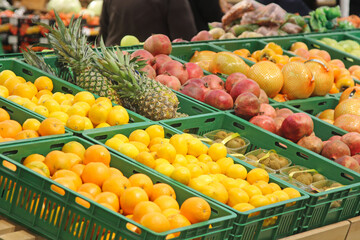 Fruits, oranges, lemons, pomegranates, pineapple and pomelo are sold in the store. Harvest on the market counter. 