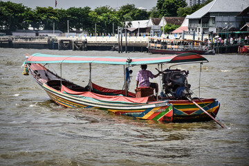 Fototapeta na wymiar Decorated colorful Long tail boat on Chao Phraya river