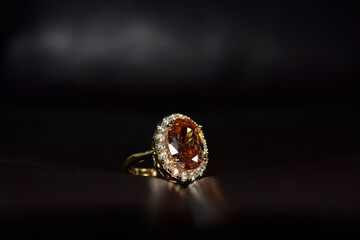 Gold ring decorated with yellow gemstone	