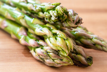 Macro of raw asparagus over a cutting board
