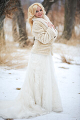 Obraz na płótnie Canvas Beautiful bride outdoors on winter day