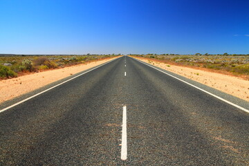 Eyre highway across the Nullarbor Plain