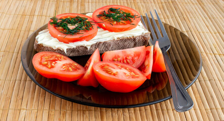 bruschetta with tomato and basil