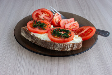 sandwich with tomato