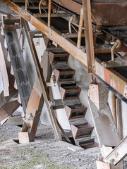 Altes marodes Schotterwerk in der Schweiz