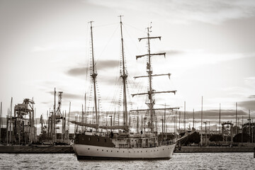 Paseando por el puerto de Valencia (España)