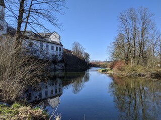Obraz premium Pertenstein castle sitting besides Traun river