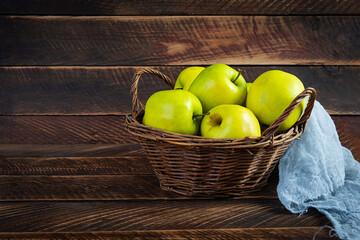 Ripe green apples on a wooden background. Delicious juicy apples