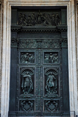 detail of the facade of the cathedral