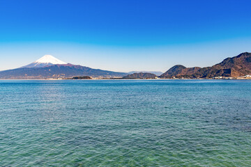 静岡県沼津市西浦の海岸と富士山