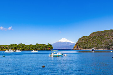 Fototapeta na wymiar 静岡県沼津市戸田　戸田漁港から見た富士山