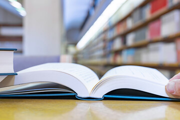 図書館イメージ　読書イメージ　勉強イメージ