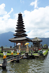 Obraz premium Lake side temple in Bali