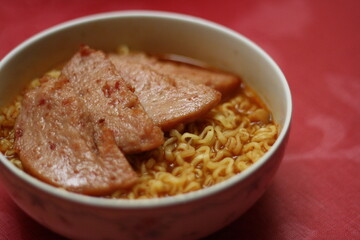 spicy noodle with ham 