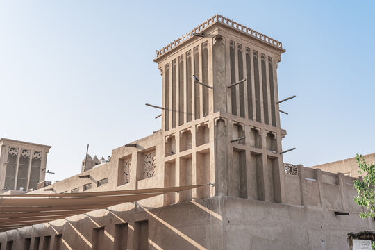Blick auf die historische Altstadt, das sog. Old Quarter von Dubai mit einem der ber&uuml;hmten Windt&uuml;rme