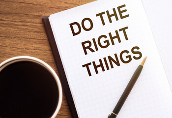 DO THE RIGHT THINGS - text on notepad on wooden desk.