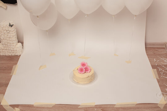 One year birthday decoration. Photoshoot with cake and ballon. In white color. 