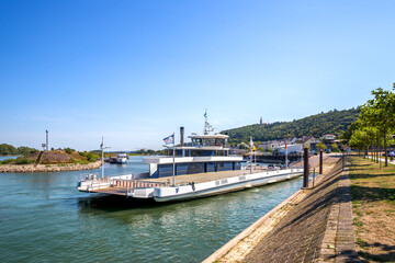 Naklejka premium Fähre, Bingen am Rhein, Rheinland-Pfalz, Deutschland 