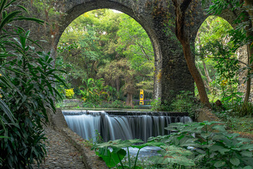 ARCOS DE PIEDRA,ACUEDUCTO,JARDINES,PARQUE,