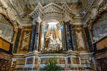 Fototapeta na wymiar Die Verzückung der Heiligen Teresa von Giovanni Lorenzo Bernini in der Kirche Santa Maria della Vittoria in Rom