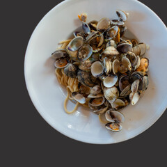 Spagheiiti alle vongole . Spaghetti mit Muscheln 