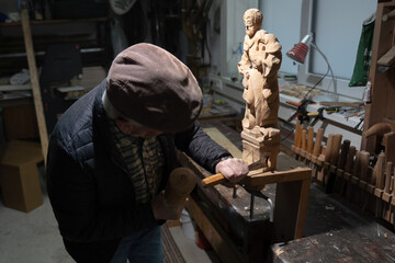 Schnitzen mit Holz