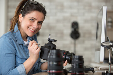 female engineer repair photo camera lens