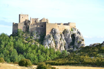 Fototapeta na wymiar Paisaje con Castillo de Loarre en Huesca, Aragón en España