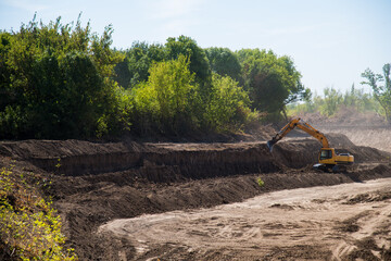 Excavator digs the ground