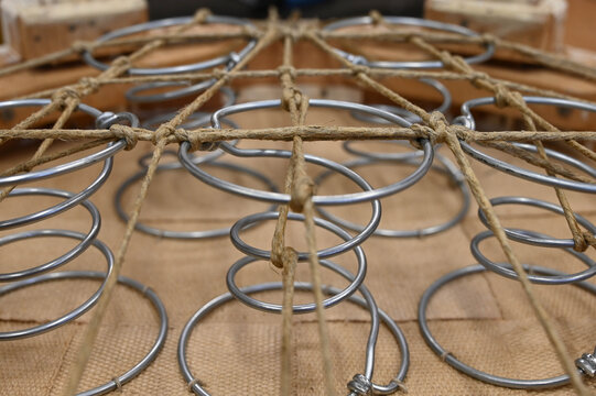Guindage des ressorts pour le si&egrave;ge du tapissier 