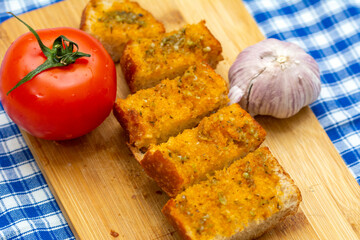 Delicious garlic bread with tomato flavor