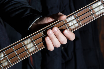 hand on the guitar