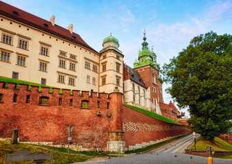 Fototapeta na wymiar Wawel castle in Krakow, Poland